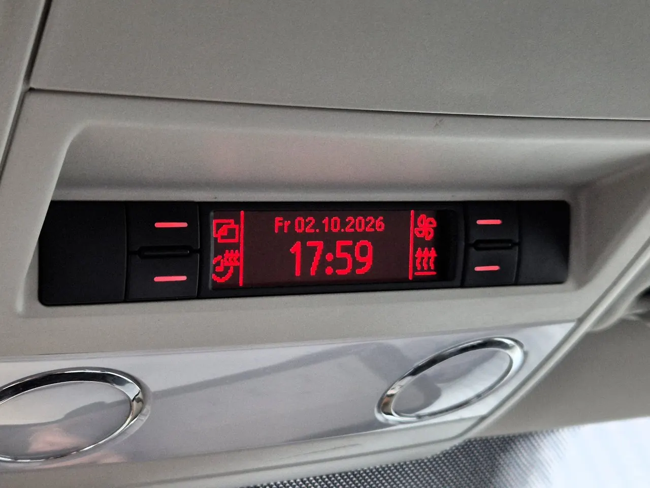 Volkswagen Caravelle 2.5 TDI Comfortline | 131 ch | BVM | 9 places | Chauffage auxiliaire programmable | Climatisation automatique | 2 propriétaires