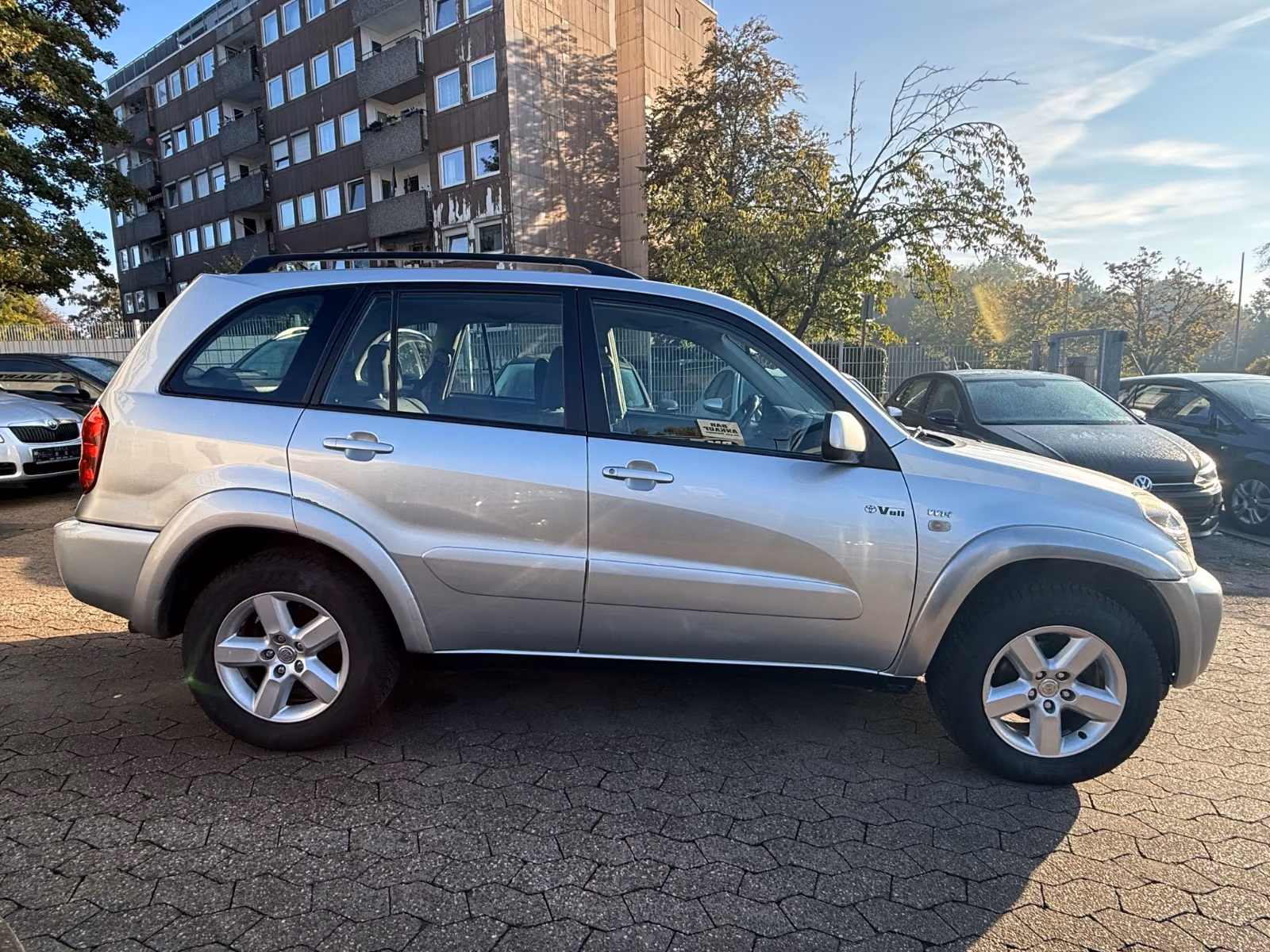 Toyota RAV4 2.0 VVT-i 150 ch 4x4 Sol • 5 portes • Clim auto • Attelage • Jantes 16"