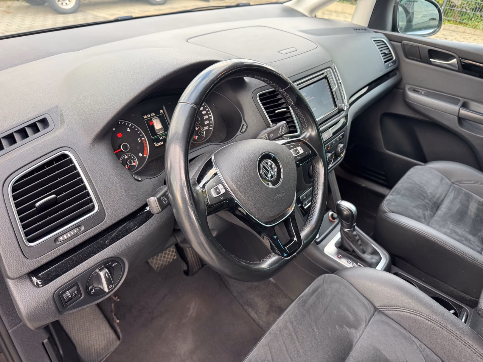 VOLKSWAGEN SHARAN 2.0 TDI 184CH DSG