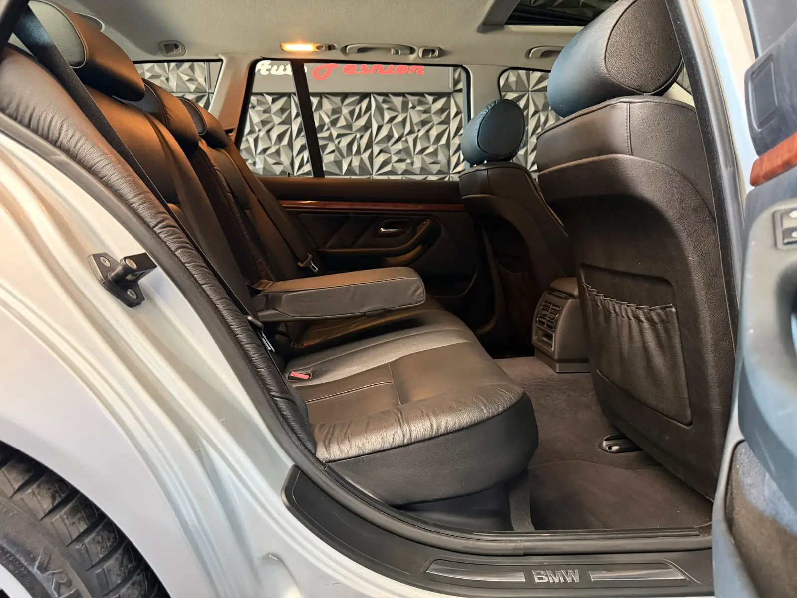 BMW 525i Touring E39 192 ch Exclusive • 6 cylindres • Boîte auto • 120 000 km • Cuir • Xénon • Attelage