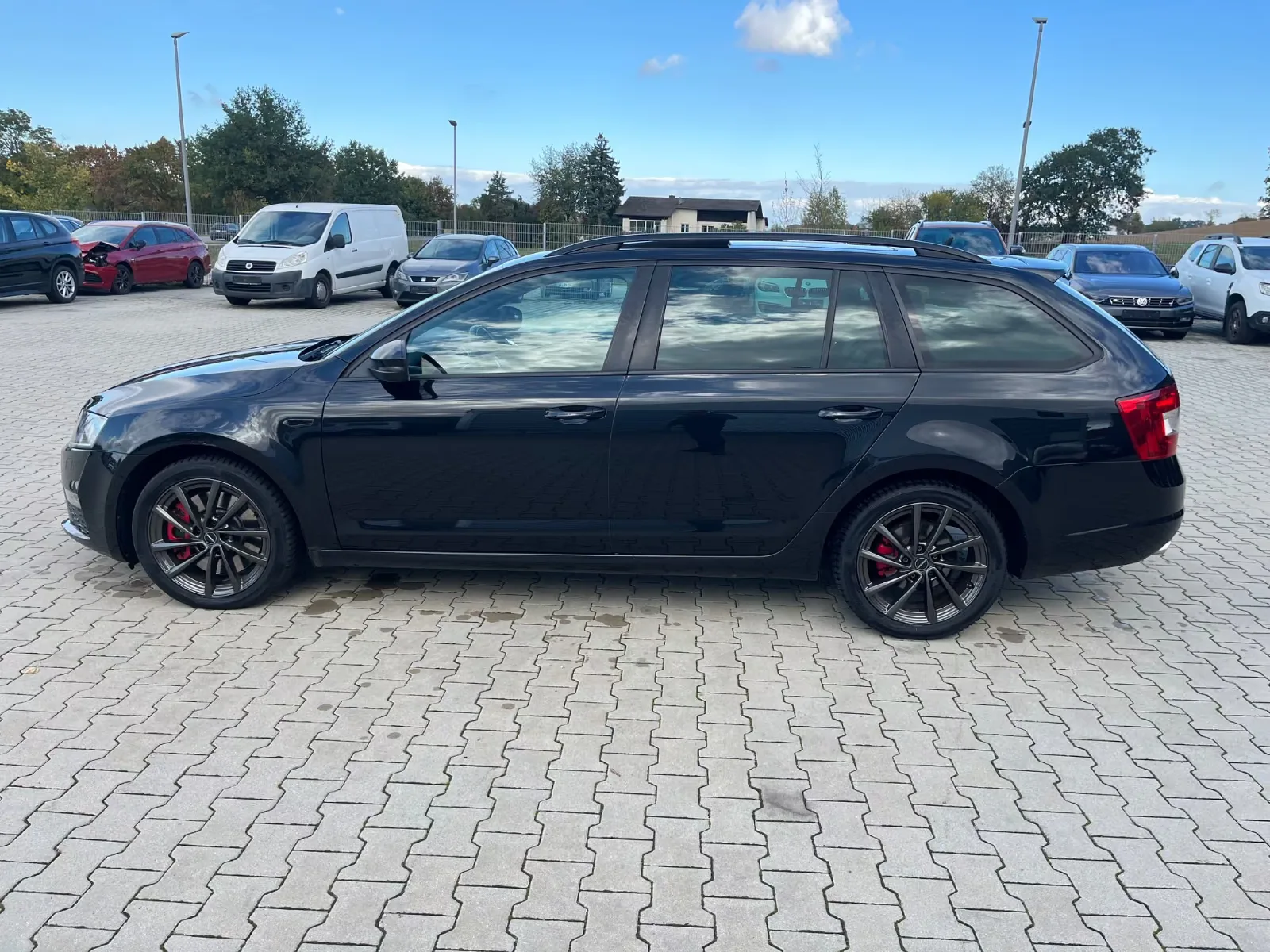 SKODA OCTAVIA COMBI RS 2.0 TDI 184ch DSG - TOIT PANORAMIQUE - ATTELAGE AMOVIBLE - GPS COLUMBUS - JANTES 19" - SIÈGES CHAUFFANTS