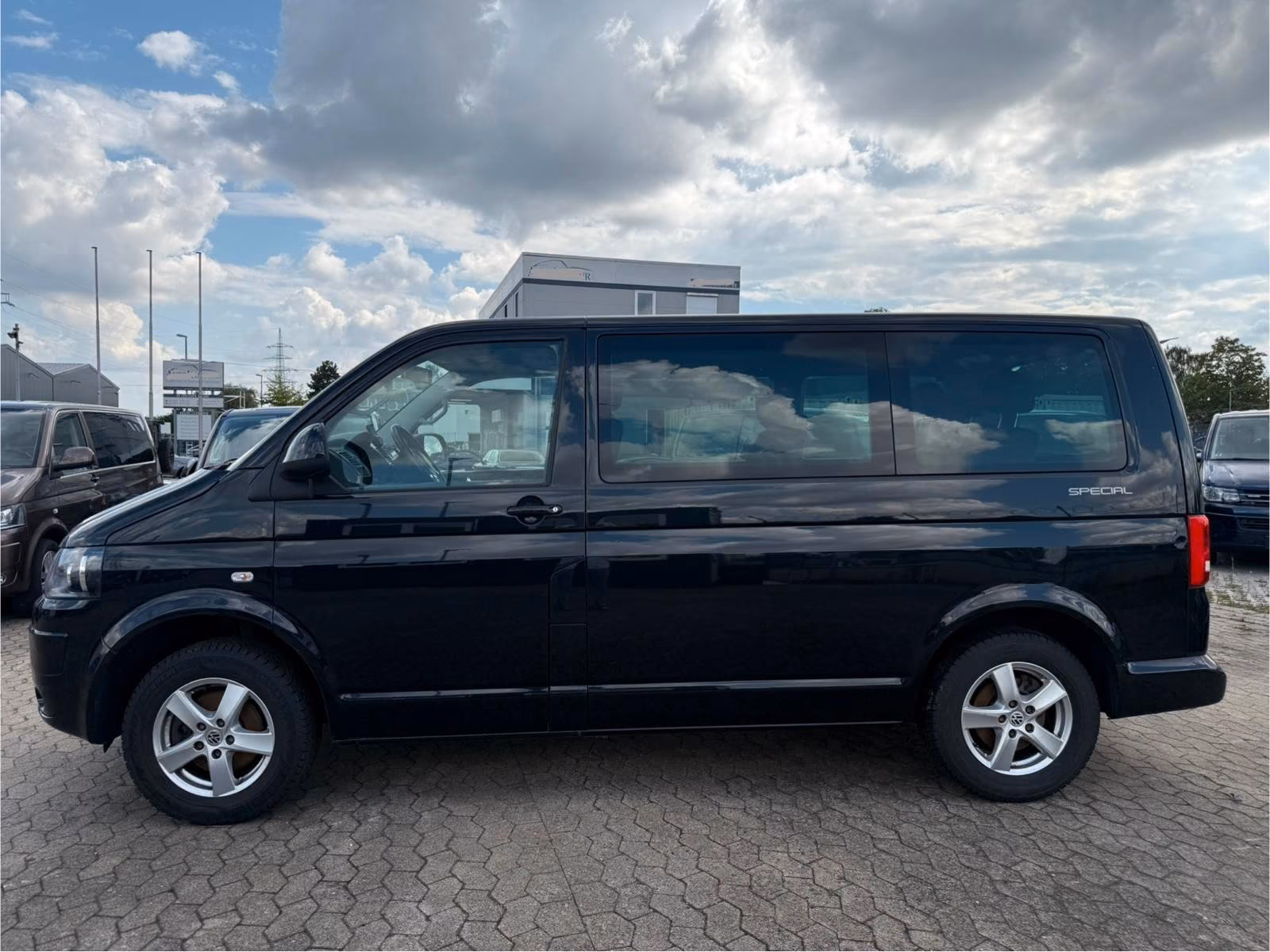 VOLKSWAGEN T5 MULTIVAN SPÉCIAL 2.0 TDI 140ch - 7 PLACES - CHAUFFAGE WEBASTO - GPS - SIÈGES CHAUFFANTS - CLIM BIZONE