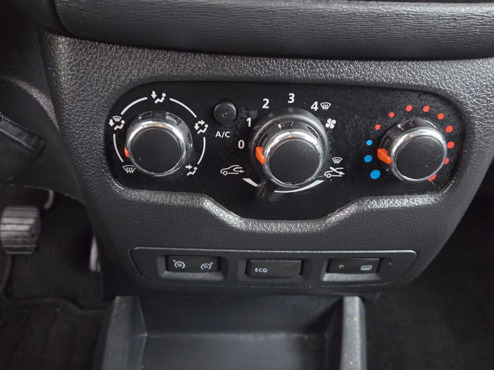 DACIA DOKKER STEPWAY 1.5 DCI / CLIMATISATION / RÉGULATEUR DE VITESSE | 90 ch | BVM | VOLANT EN CUIR