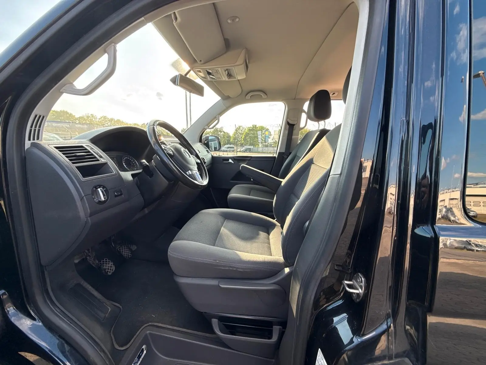 VOLKSWAGEN T5 MULTIVAN SPÉCIAL 2.0 TDI 140ch - 7 PLACES - CHAUFFAGE WEBASTO - GPS - SIÈGES CHAUFFANTS - CLIM BIZONE
