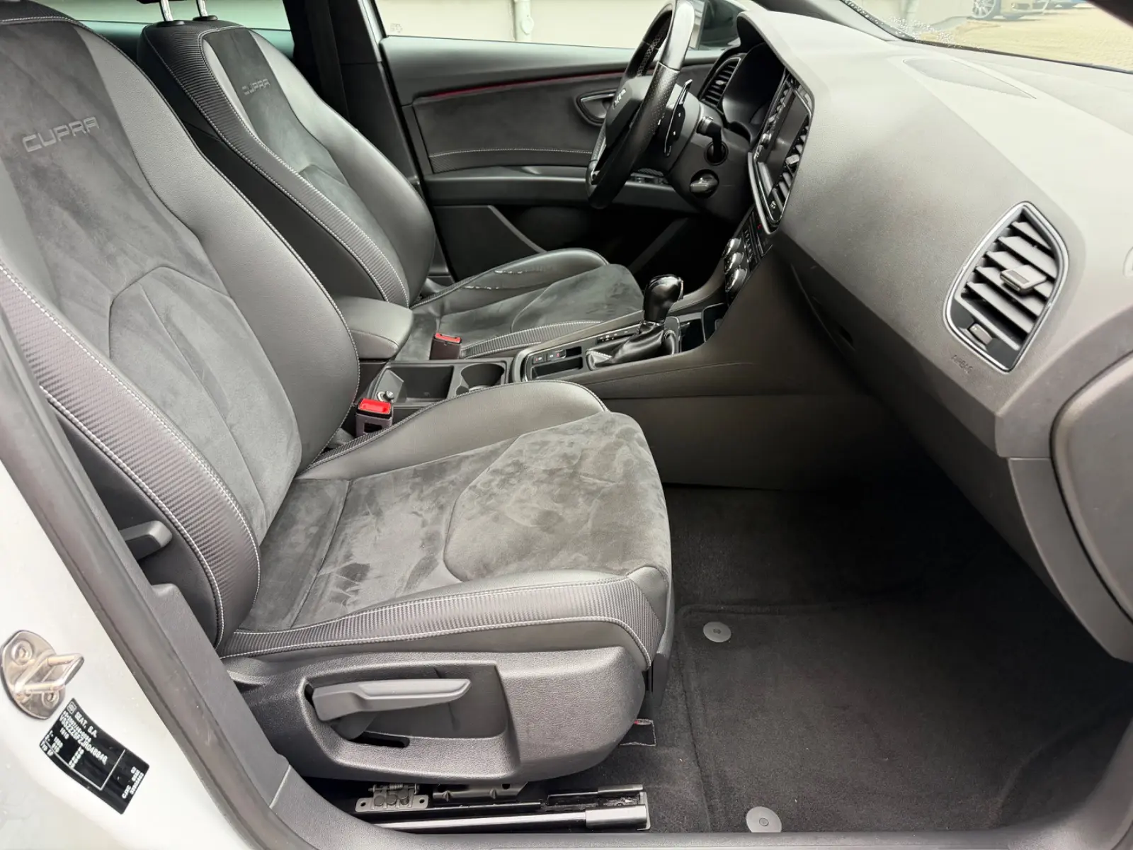 SEAT LEON CUPRA - 300 CV - ALCANTARA - BVA - ÉCHAPPEMENT SPORT