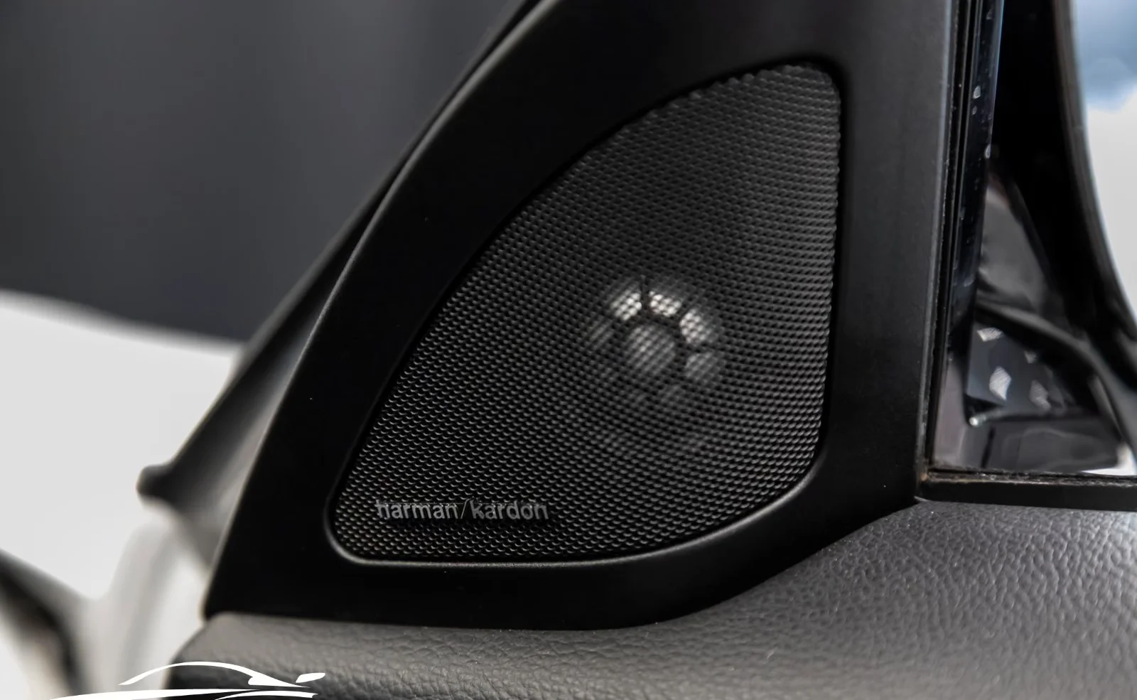 BMW 1M Coupé 3.0 biturbo 340 ch • Boîte manuelle 6 • KW V3 • Cuir • Harman Kardon