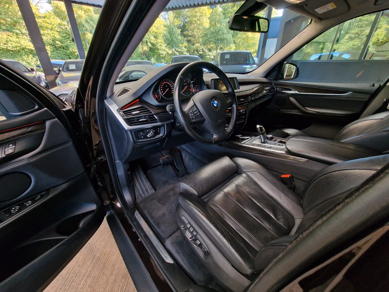 BMW X5 xDRIVE 40d 3.0 BI-TURBO 313ch BVA - CUIR DAKOTA - SIÈGES CHAUFFANTS ET VENTILÉS - ATTELAGE - CAMÉRA DE RECUL - SUSPENSION ADAPTATIVE