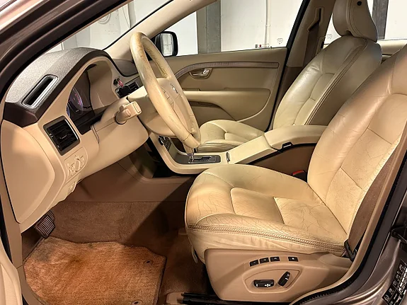 VOLVO XC70 D5 AWD 185 ch SUMMUM BVA - CUIR - ATTELAGE - 155600 km