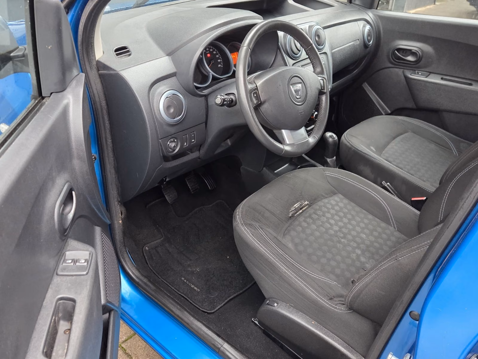 DACIA DOKKER STEPWAY 1.5 DCI / CLIMATISATION / RÉGULATEUR DE VITESSE | 90 ch | BVM | VOLANT EN CUIR