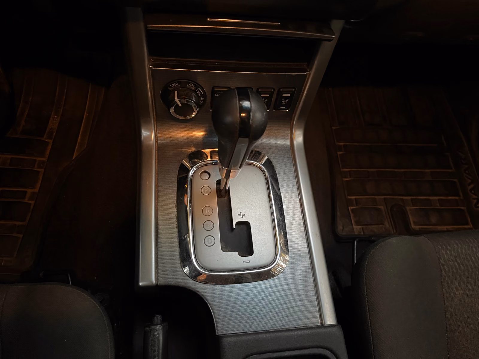 NISSAN NAVARA PICKUP DOUBLE CAB SE 4X4 | 190 ch | BVA | VOLANT EN CUIR