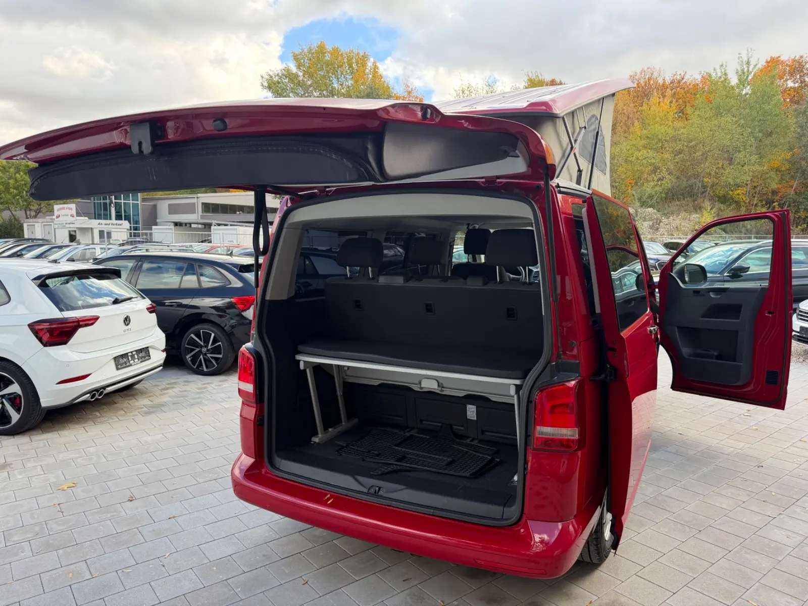 VOLKSWAGEN T5 CALIFORNIA 2.0 TDI 140ch - TOIT RELEVABLE - CHAUFFAGE AUXILIAIRE - ATTELAGE - RÉGULATEUR DE VITESSE