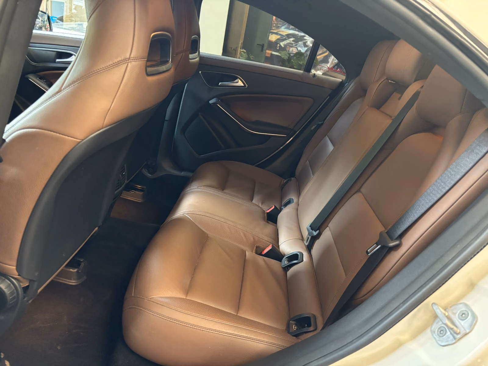 Mercedes CLA 45 AMG 4MATIC 381 ch • Pack Carbone AMG • DCT • Cuir • GPS • Sièges sport • Jantes 19"