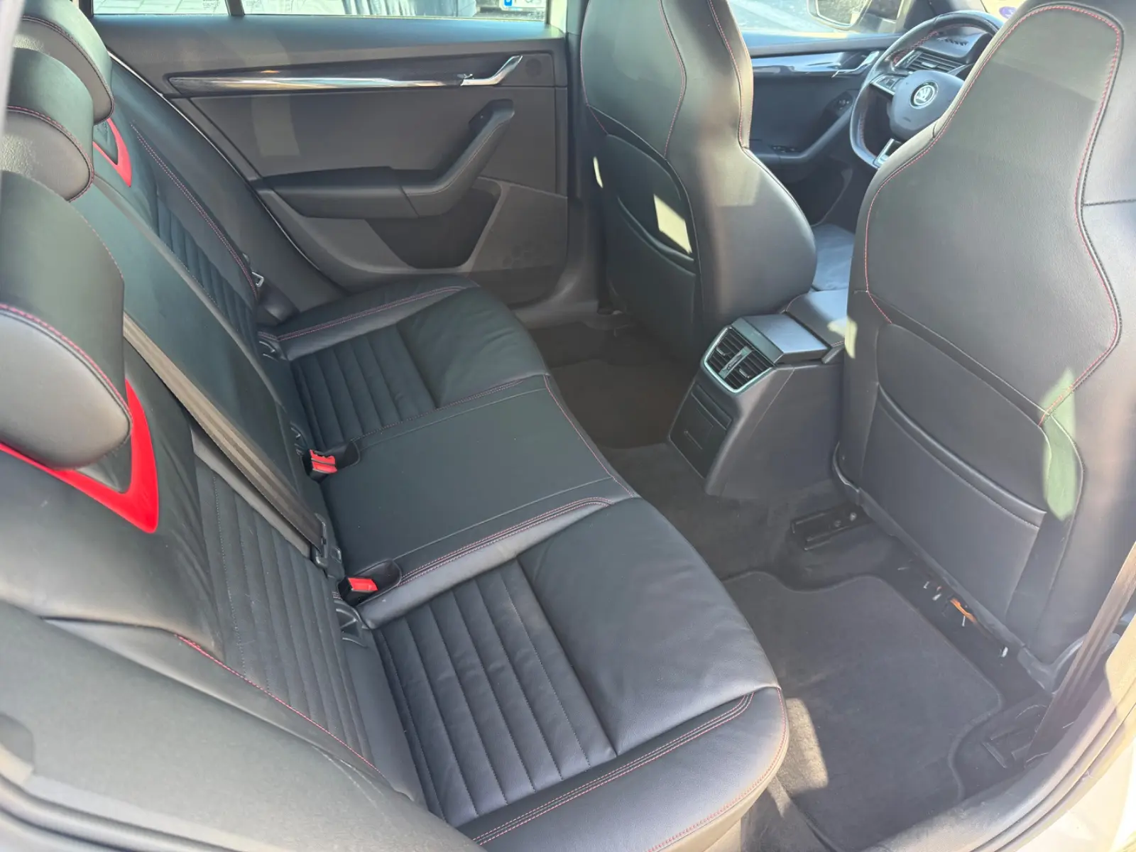 SKODA OCTAVIA COMBI RS 220CH - BVM - HAYON ÉLECTRIQUE - PACK SPORT - 127.450 KMS