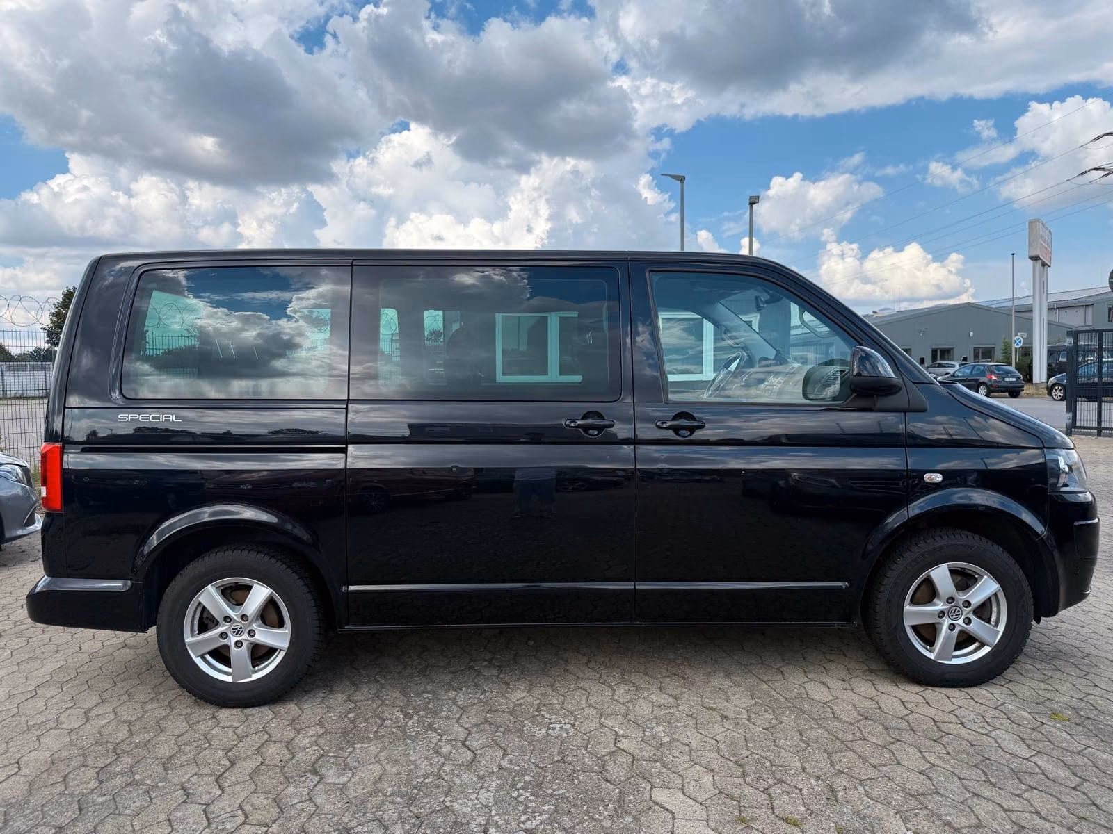 VOLKSWAGEN T5 MULTIVAN SPÉCIAL 2.0 TDI 140ch - 7 PLACES - CHAUFFAGE WEBASTO - GPS - SIÈGES CHAUFFANTS - CLIM BIZONE