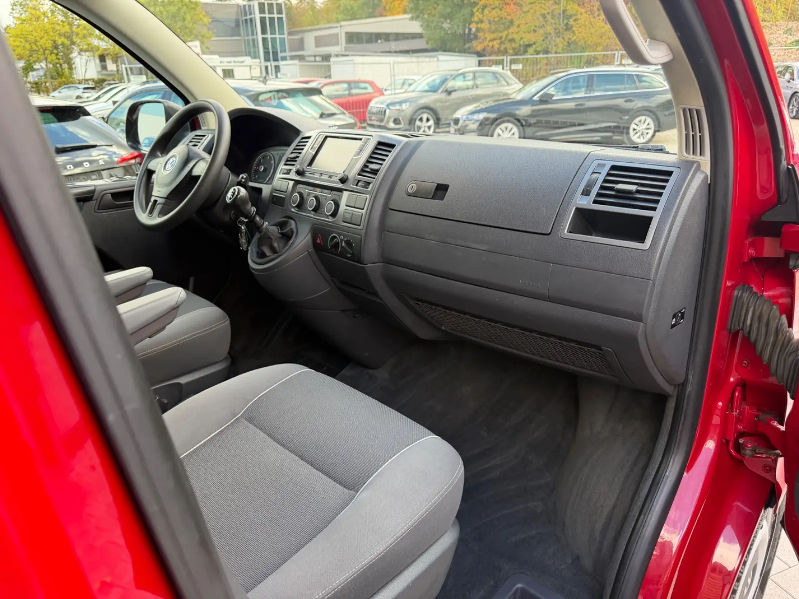VOLKSWAGEN T5 CALIFORNIA 2.0 TDI 140ch - TOIT RELEVABLE - CHAUFFAGE AUXILIAIRE - ATTELAGE - RÉGULATEUR DE VITESSE