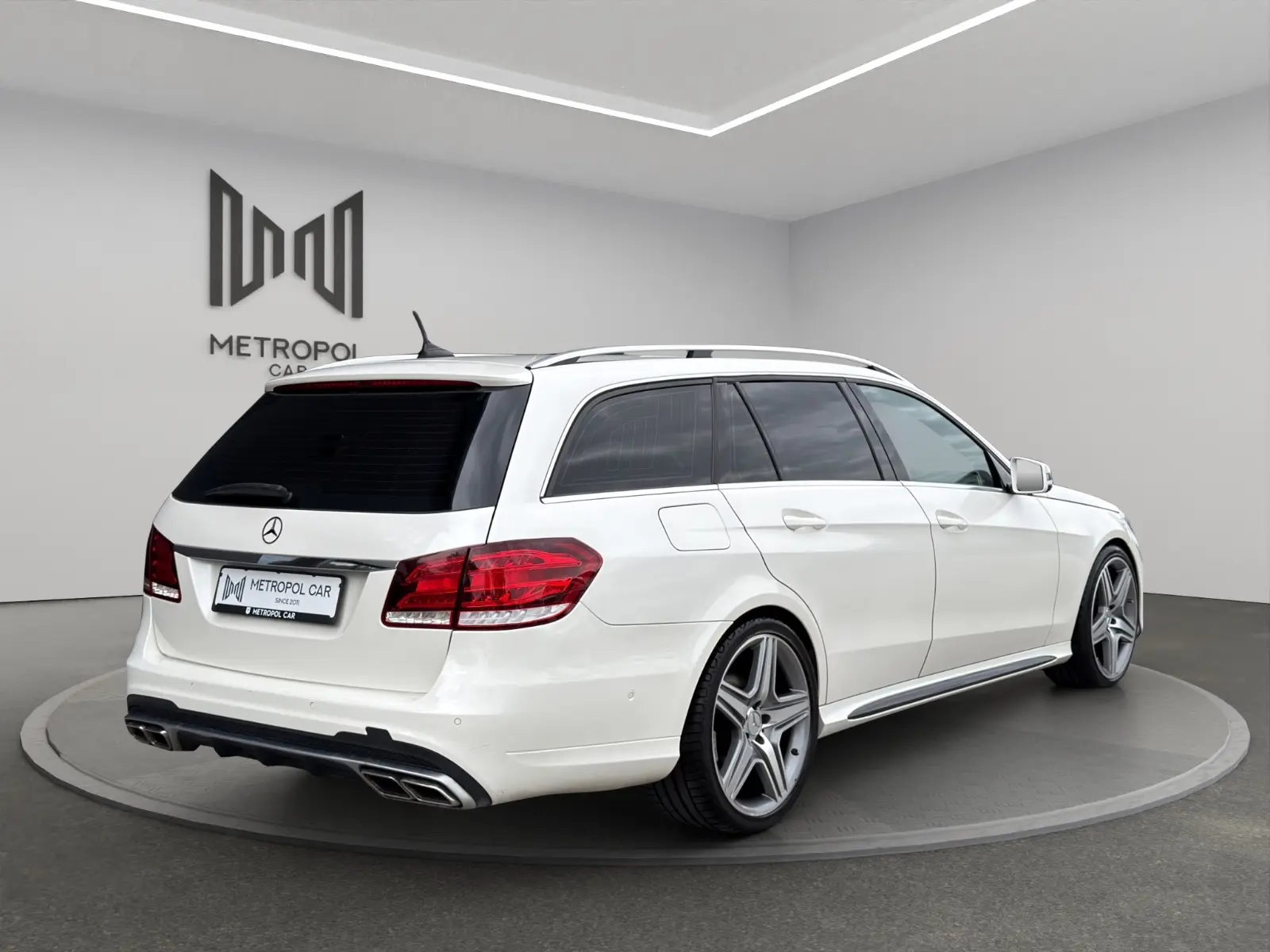 Mercedes E 350 BlueTEC Break V6 252 ch Avantgarde • Toit pano • Cuir • Harman Kardon • GPS • LED