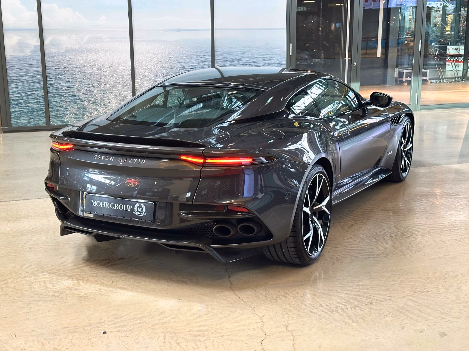 ASTON MARTIN DBS 5.2 V12 BITURBO SUPERLEGGERA - 725 ch - 1ère main