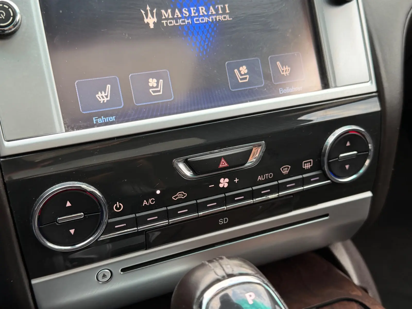 Maserati Quattroporte 3.0 V6 Diesel | 275 ch | BVA | Cuir | Toit ouvrant | Caméra | GPS | Sièges chauffants