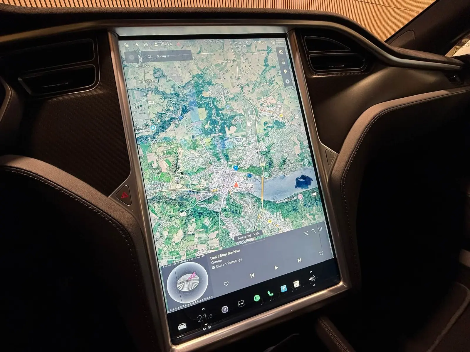 Tesla Model S Performance 85 367ch - Supercharge gratuite - Jantes 17" - Régulateur - Toit panoramique - Sièges chauffants éléctriques