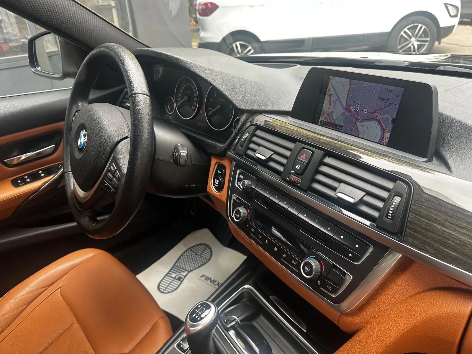 BMW 328i xDRIVE 2.0 TURBO 245ch - 4X4 - CUIR DAKOTA - AFFICHAGE TÊTE HAUTE - SIÈGES ÉLECTRIQUES À MÉMOIRE - GPS