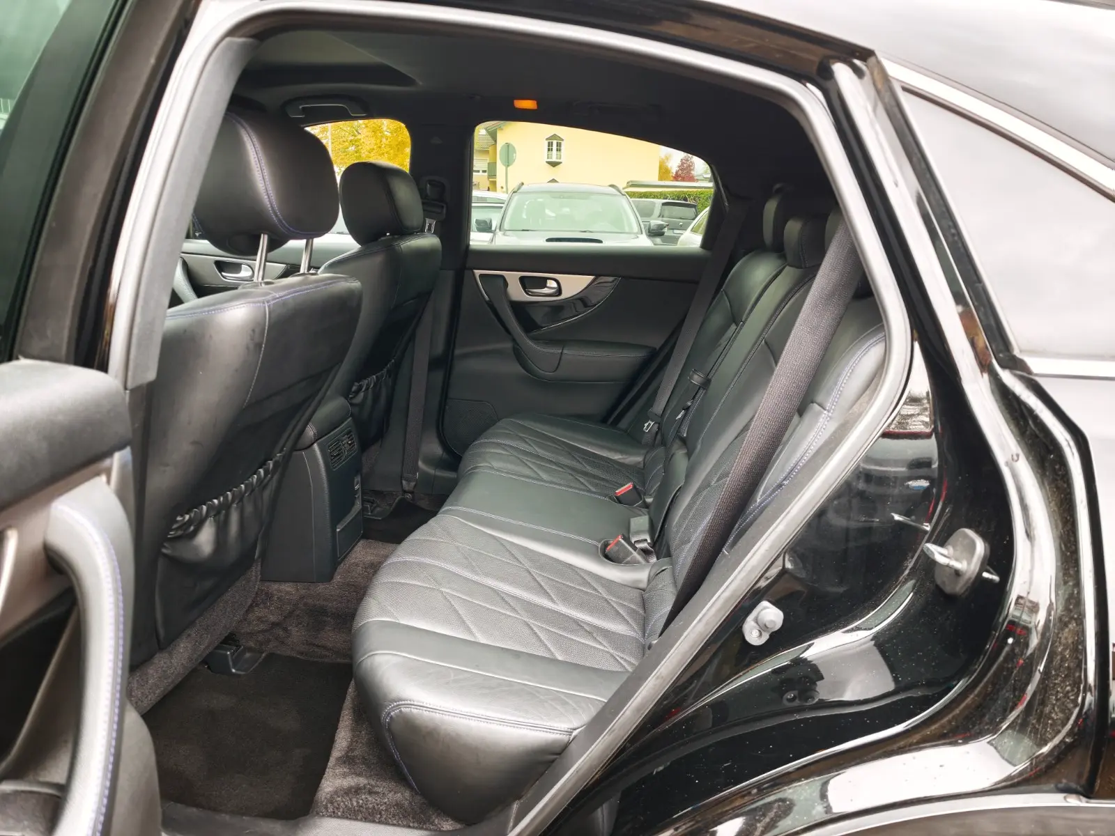 Infiniti QX70 3.0d S Premium | 238 ch | BVA | Cuir | Toit ouvrant | Régulateur adaptatif | Sièges chauffants et ventilés | GPS