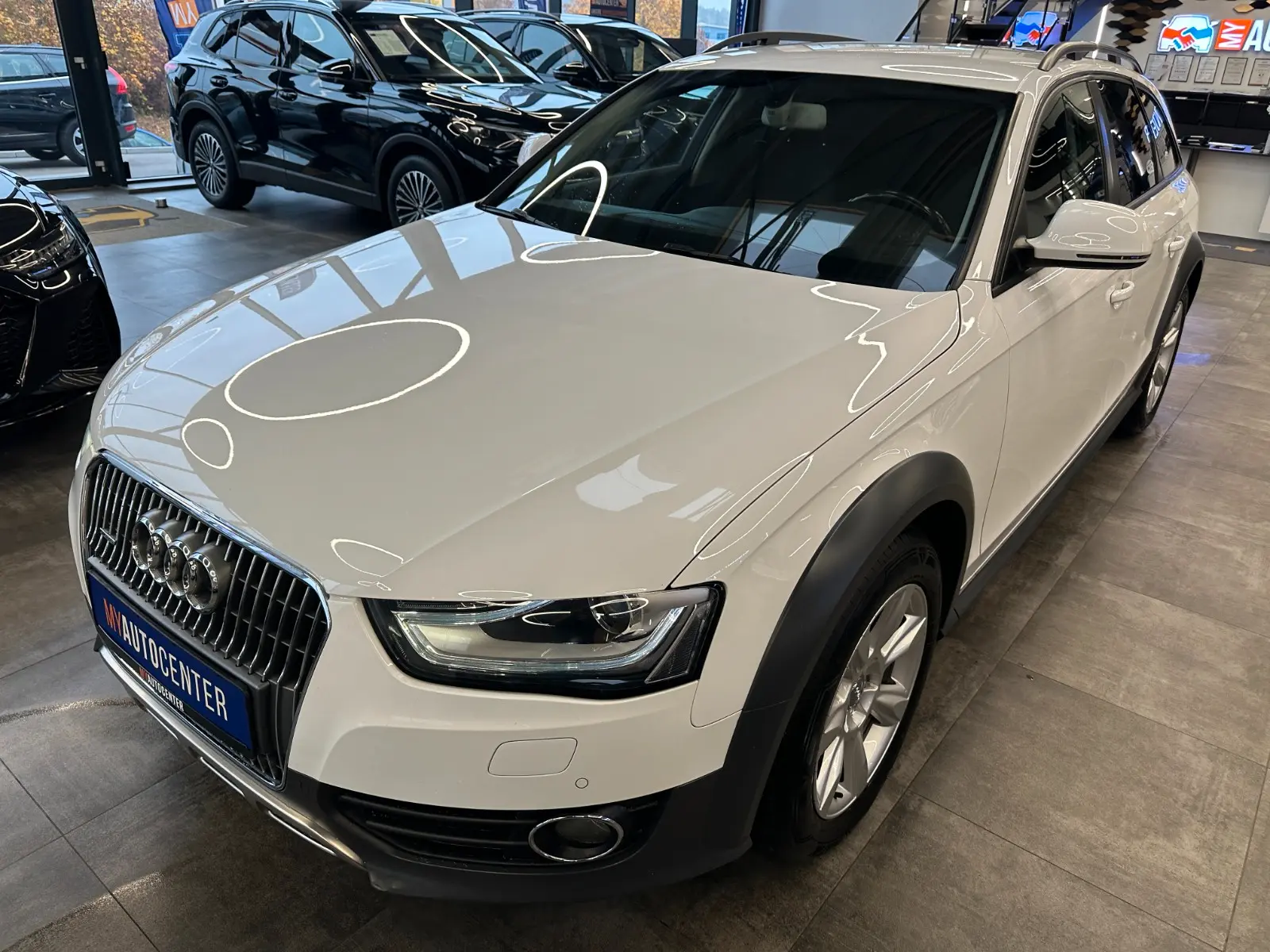 Audi A4 Allroad 2.0 TFSI quattro 211 ch • S tronic • GPS • Radars AV/AR • Régulateur • Sièges chauffants