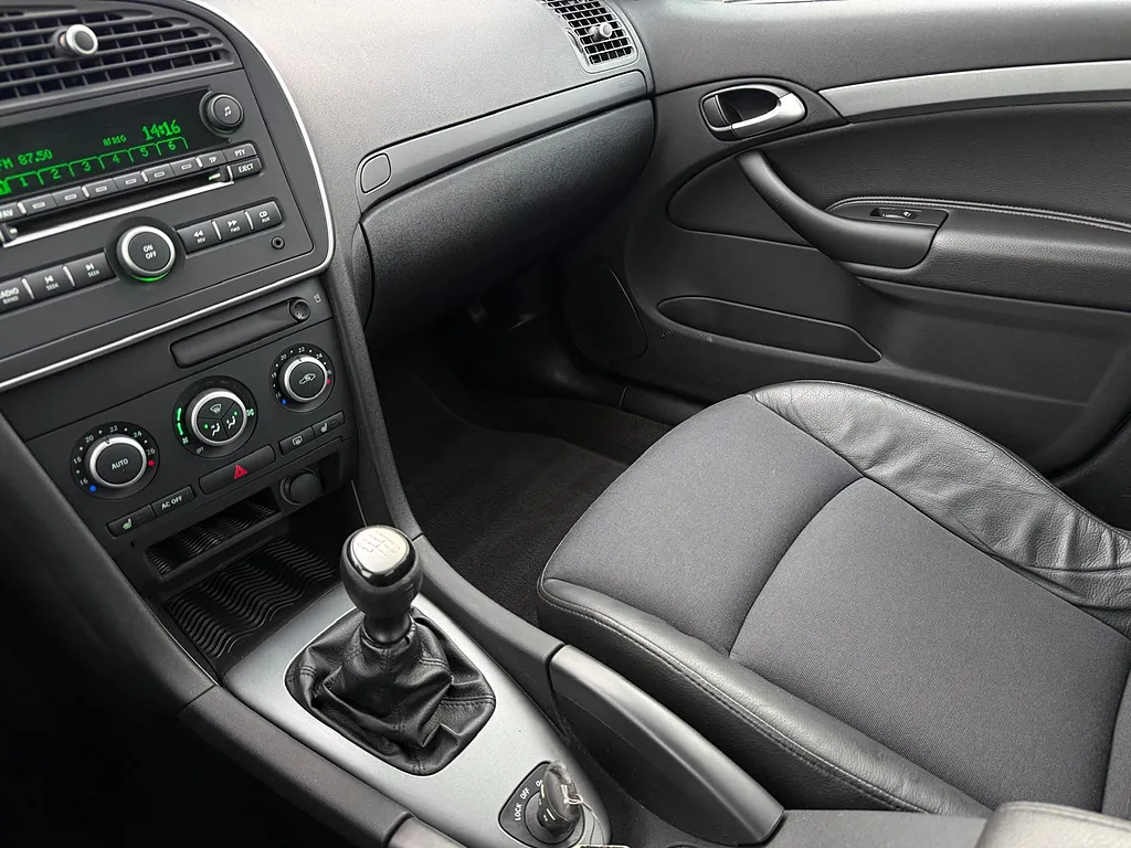 SAAB 9-3 SPORTSEDAN 1.8t BIOPOWER 175ch - 1ÈRE MAIN - SIÈGES CHAUFFANTS - SIÈGE ÉLECTRIQUE - ATTELAGE - CLIMATISATION BIZONE