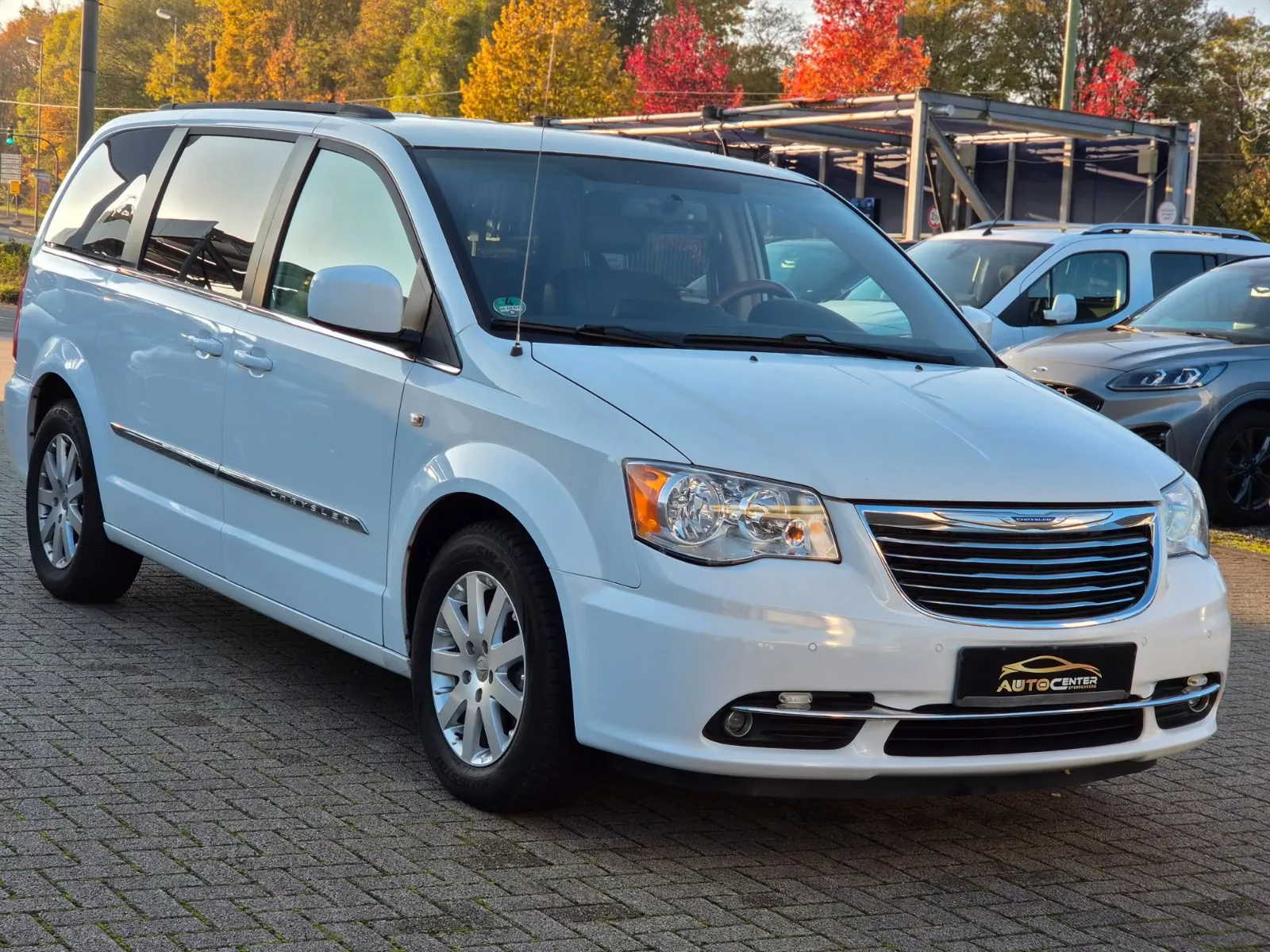 CHRYSLER GRAND VOYAGER TOWN & COUNTRY 3.6 V6 287 CH – BVA – 7 PLACES – CUIR – PORTES ÉLECTRIQUES – DVD – 52 771 KM