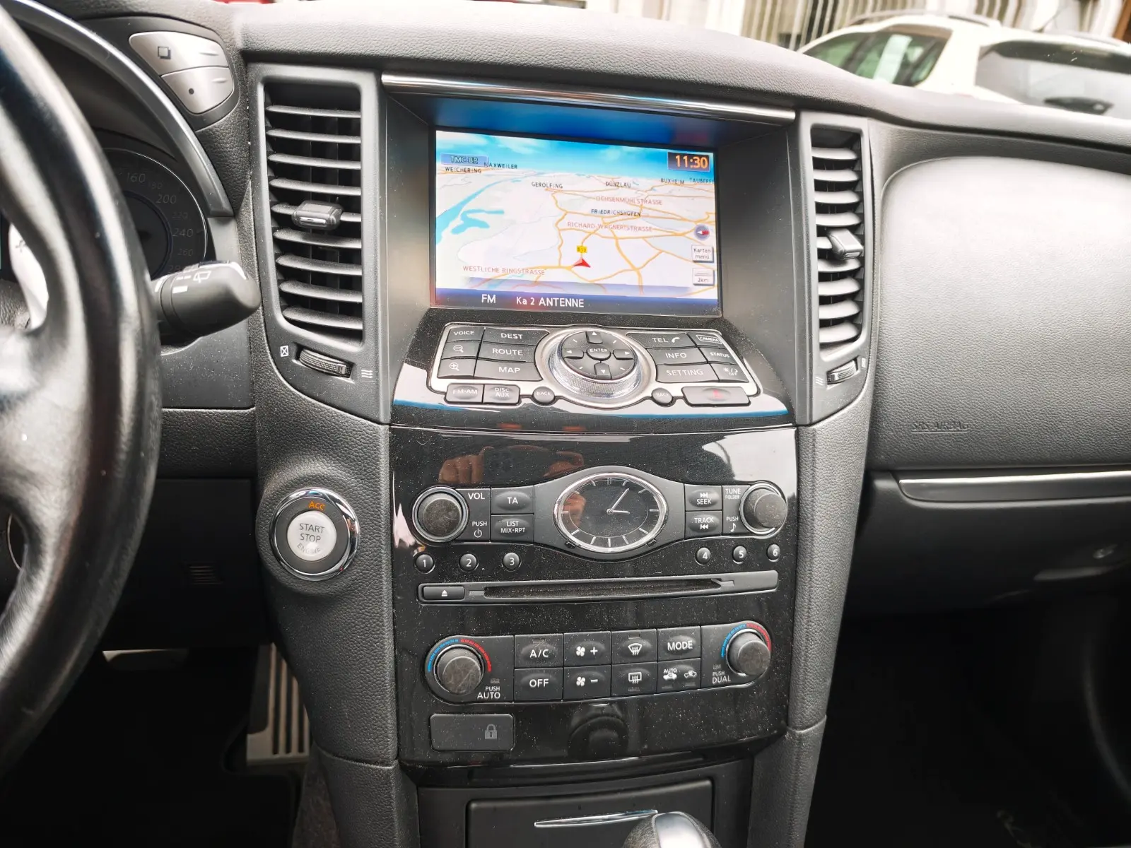 Infiniti QX70 3.0d S Premium | 238 ch | BVA | Cuir | Toit ouvrant | Régulateur adaptatif | Sièges chauffants et ventilés | GPS