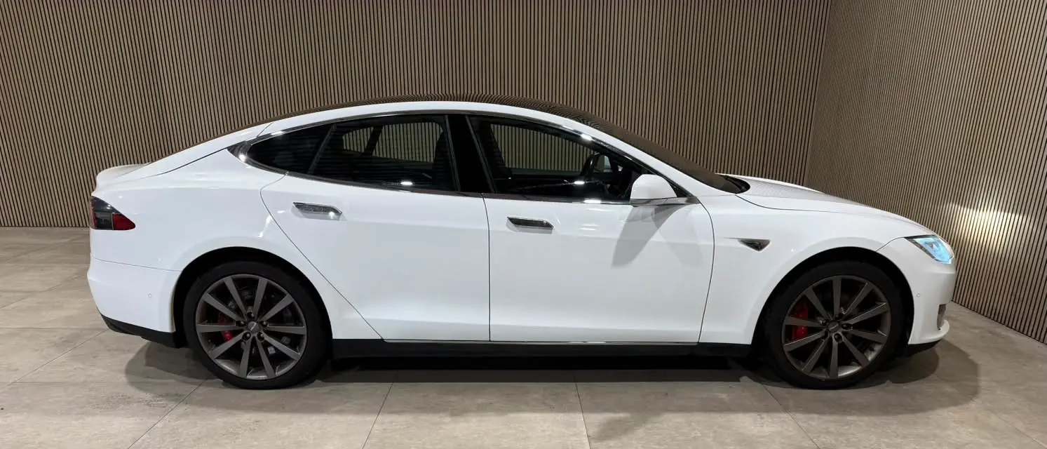 Tesla Model S Performance 85 367ch - Supercharge gratuite - Jantes 17" - Régulateur - Toit panoramique - Sièges chauffants éléctriques