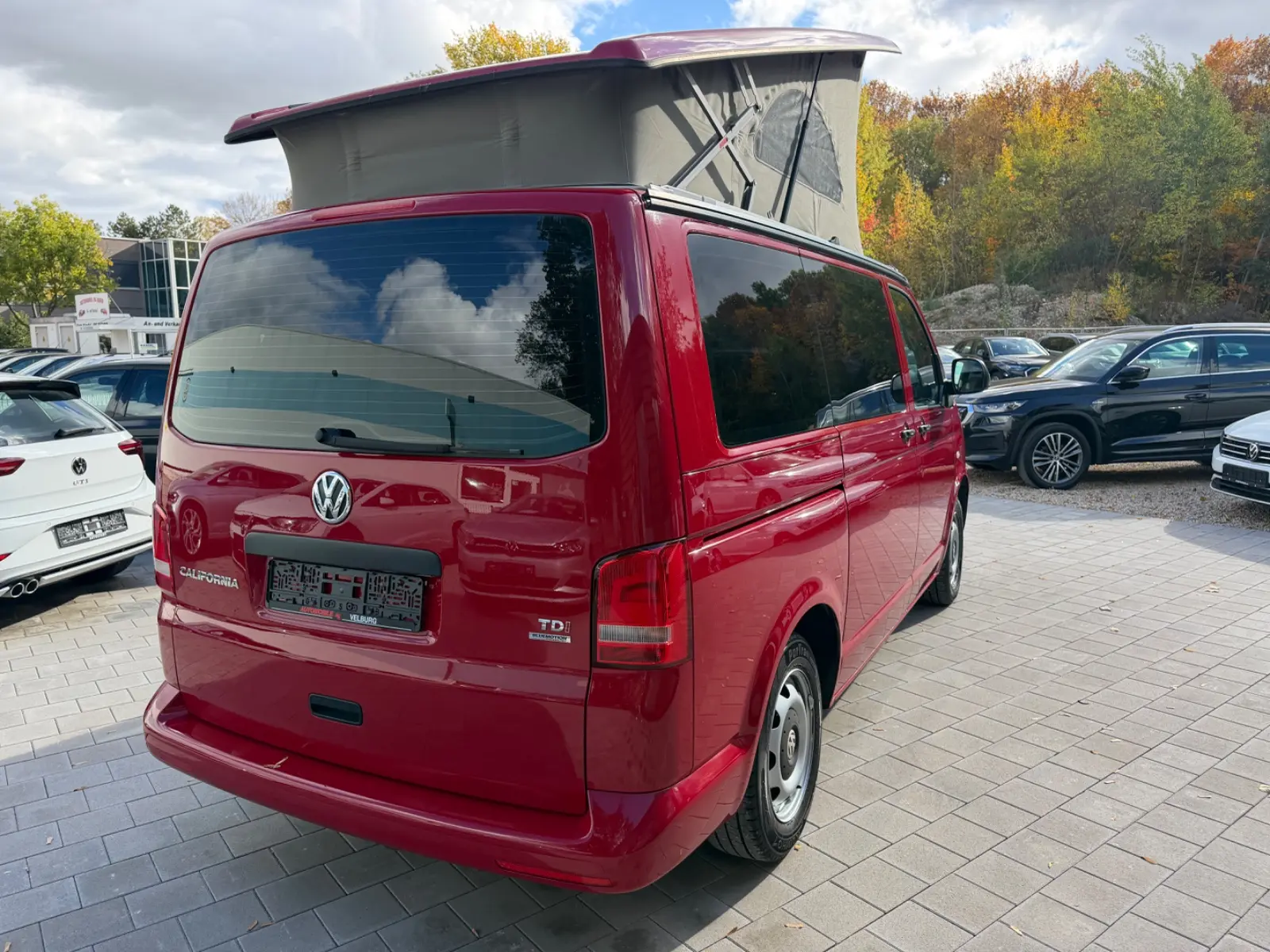 VOLKSWAGEN T5 CALIFORNIA 2.0 TDI 140ch - TOIT RELEVABLE - CHAUFFAGE AUXILIAIRE - ATTELAGE - RÉGULATEUR DE VITESSE