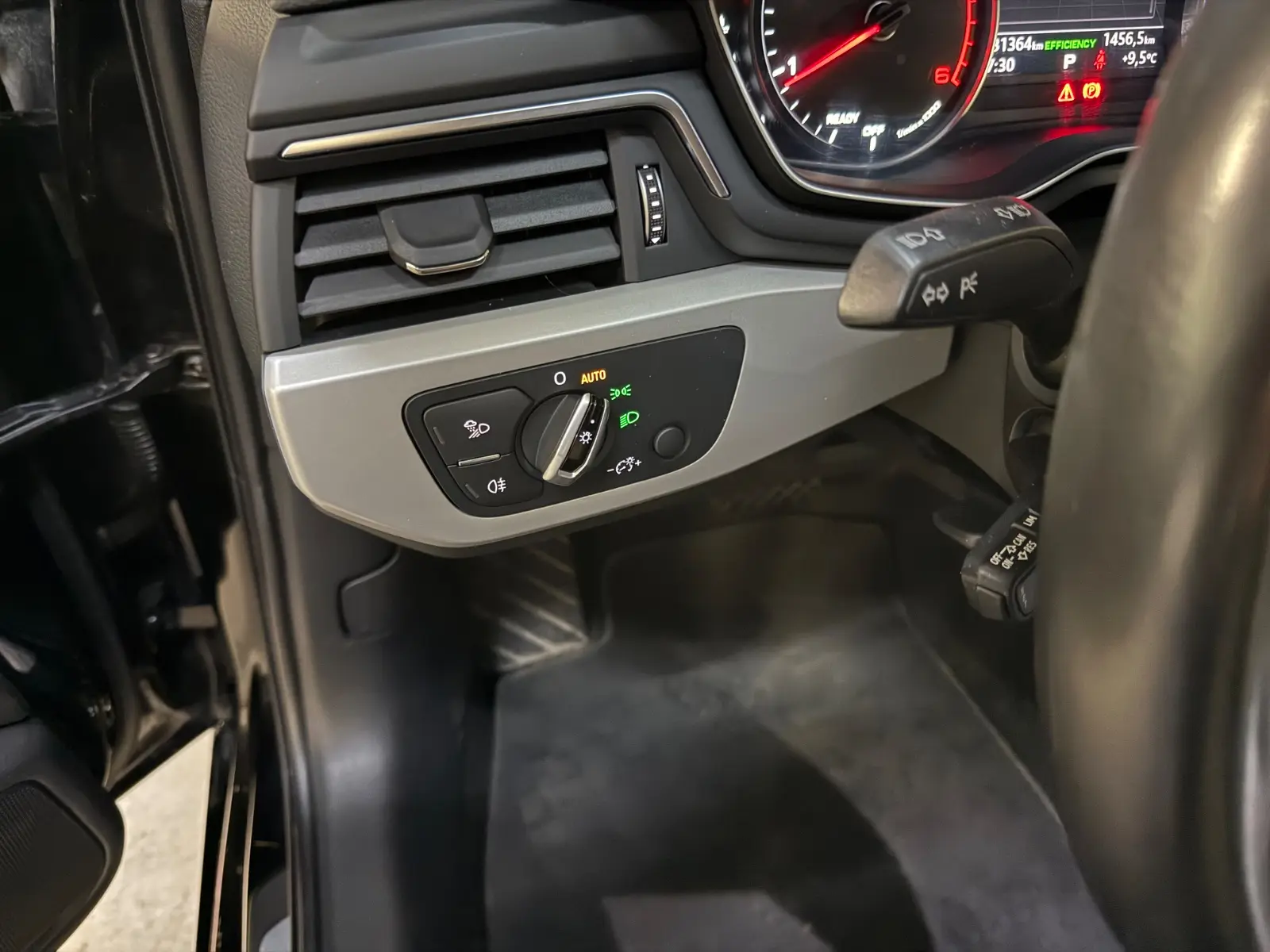 AUDI A4 AVANT 2.0 TDI 190ch QUATTRO S TRONIC - ATTELAGE PIVOTANT - GPS - XÉNON - HAYON ÉLECTRIQUE - SIÈGES CHAUFFANTS