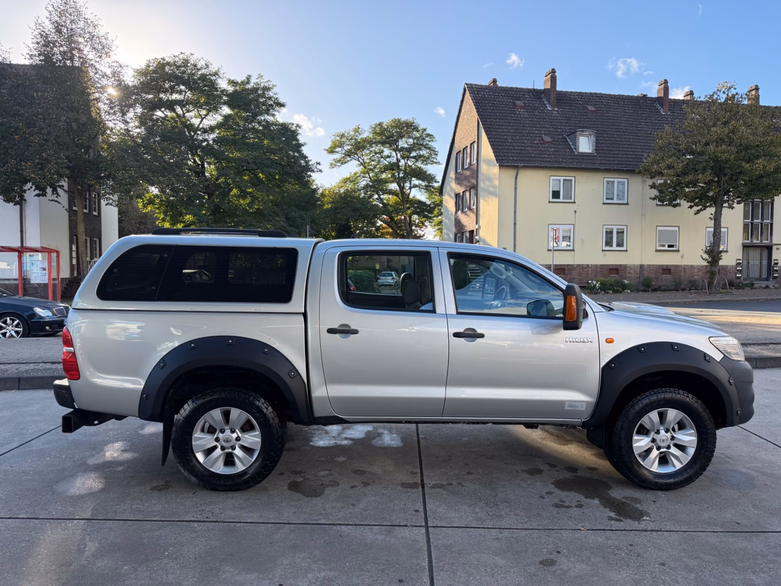 TOYOTA HILUX DOUBLE CAB 4X4 144 ch BVM - 1ère MAIN - ATTELAGE - 1540000 km