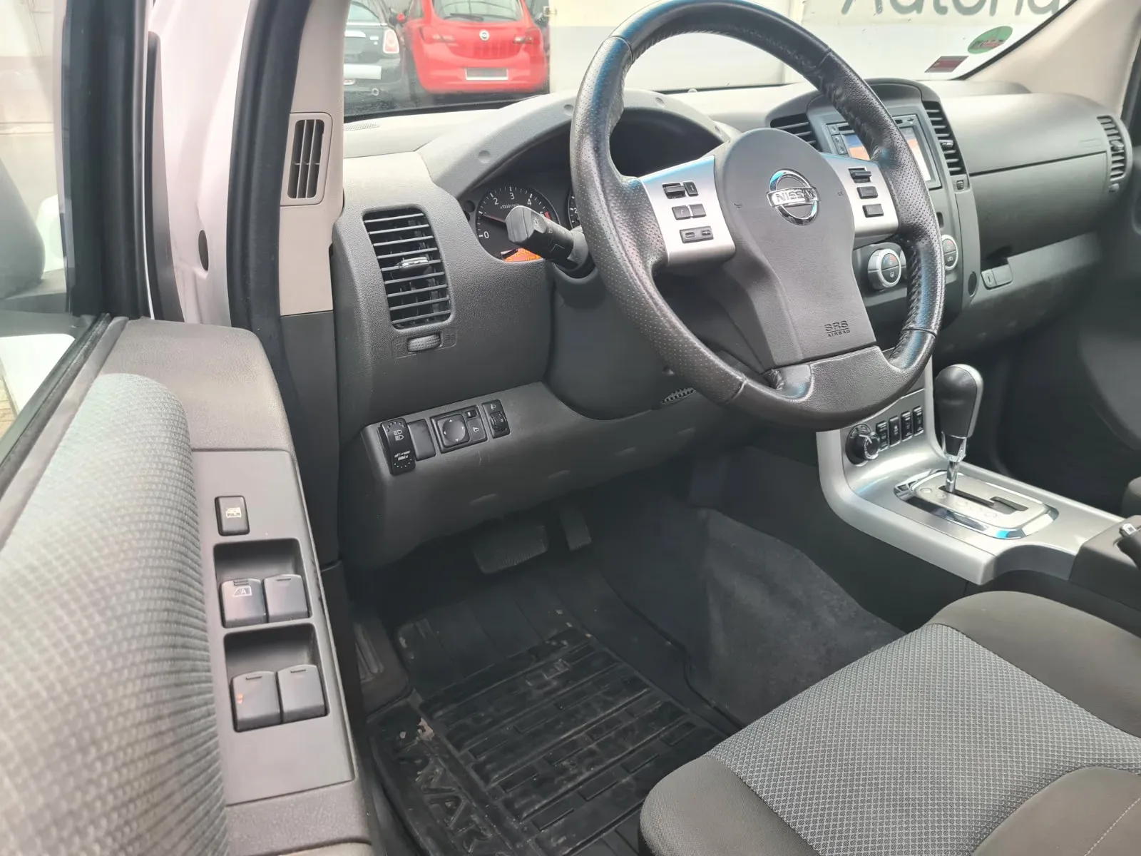 NISSAN NAVARA 190CH - 4X4 - BVA - CAMÉRA - TOIT OUVRANT - HISTORIQUE ENTRETIEN COMPLET - CT RECENT
