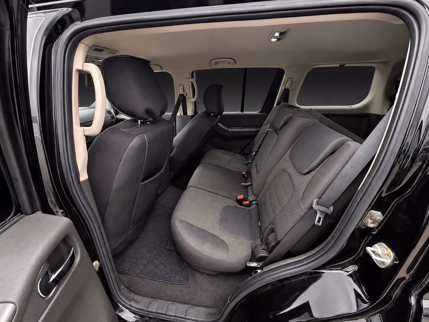Nissan Pathfinder 2.5 dCi 190 SE | 190 ch | BVA | 7 places | Sièges chauffants | Attelage | Régulateur de vitesse