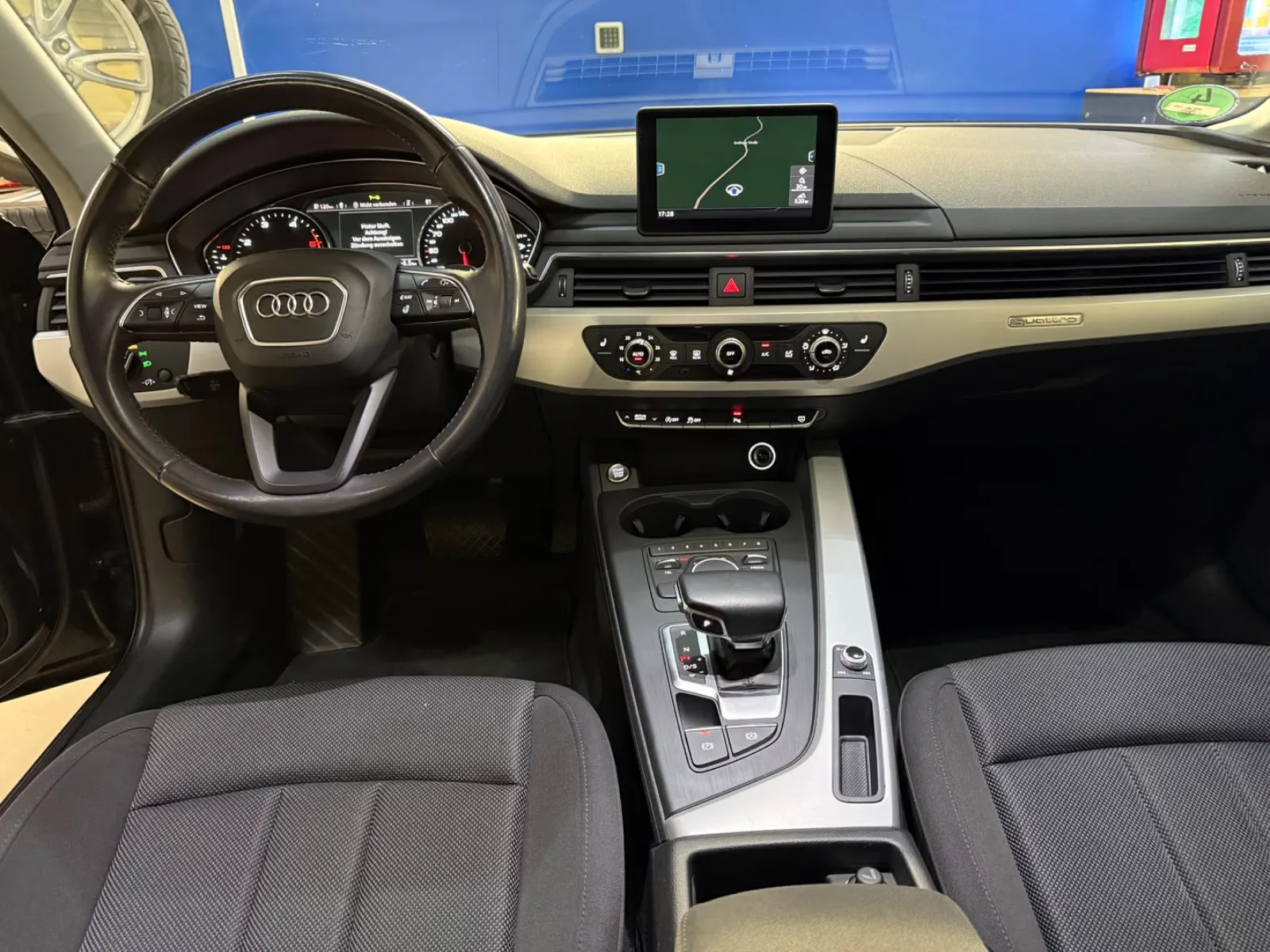 AUDI A4 AVANT 2.0 TDI 190ch QUATTRO S TRONIC - ATTELAGE PIVOTANT - GPS - XÉNON - HAYON ÉLECTRIQUE - SIÈGES CHAUFFANTS