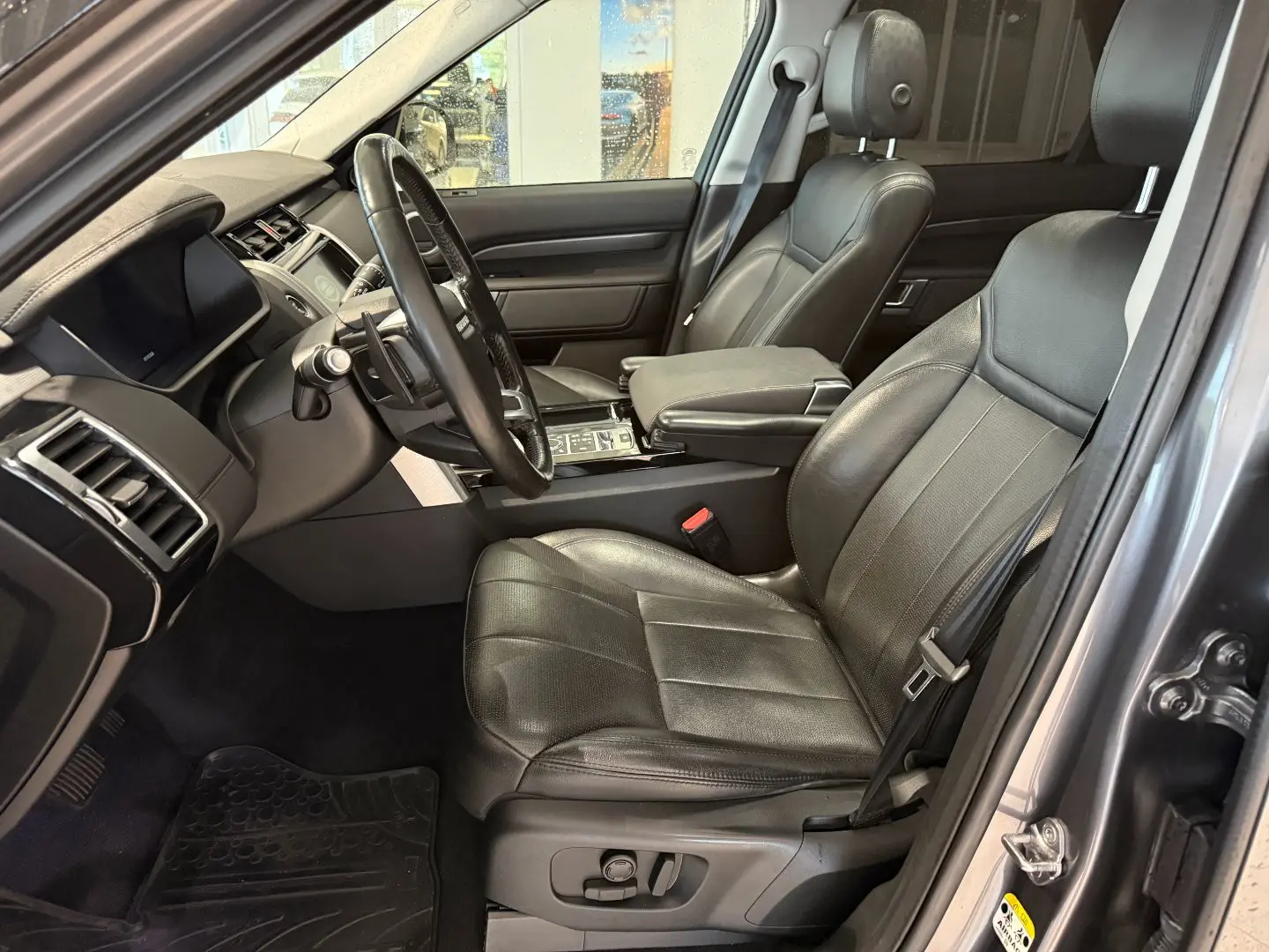 Land Rover Discovery 5 TD6 HSE | 258 ch | BVA | 7 places | Toit ouvrant | Suspension pneumatique | Affichage tête haute | Chauffage auxiliaire