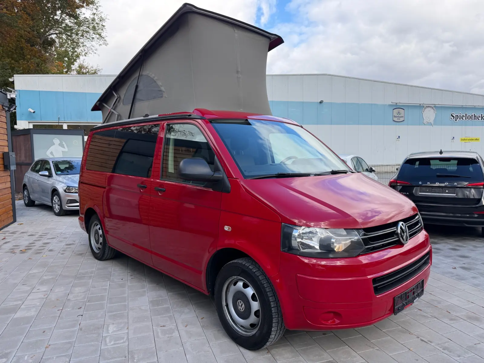 VOLKSWAGEN T5 CALIFORNIA 2.0 TDI 140ch - TOIT RELEVABLE - CHAUFFAGE AUXILIAIRE - ATTELAGE - RÉGULATEUR DE VITESSE