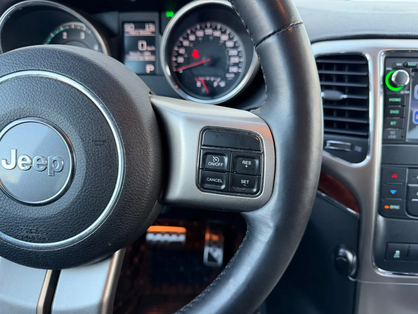 JEEP GRAND CHEROKEE 3.0 CRD LIMITED | 241 ch | 4X4 | BVA | HAYON ÉLECTRIQUE | RÉGLAGE ÉLECTRIQUE DES SIÈGES AVEC FONCTION MÉMOIRE | VOLANT EN CUIR