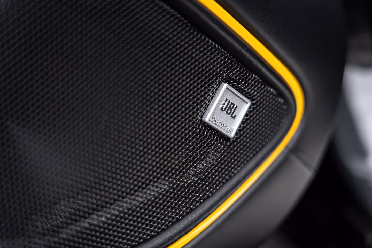 Ferrari F12 Berlinetta V12 740 ch • Nero Daytona • Sièges Daytona à mémoires • Lift • PPF • Freins Carbone/Céramique - Son JBL