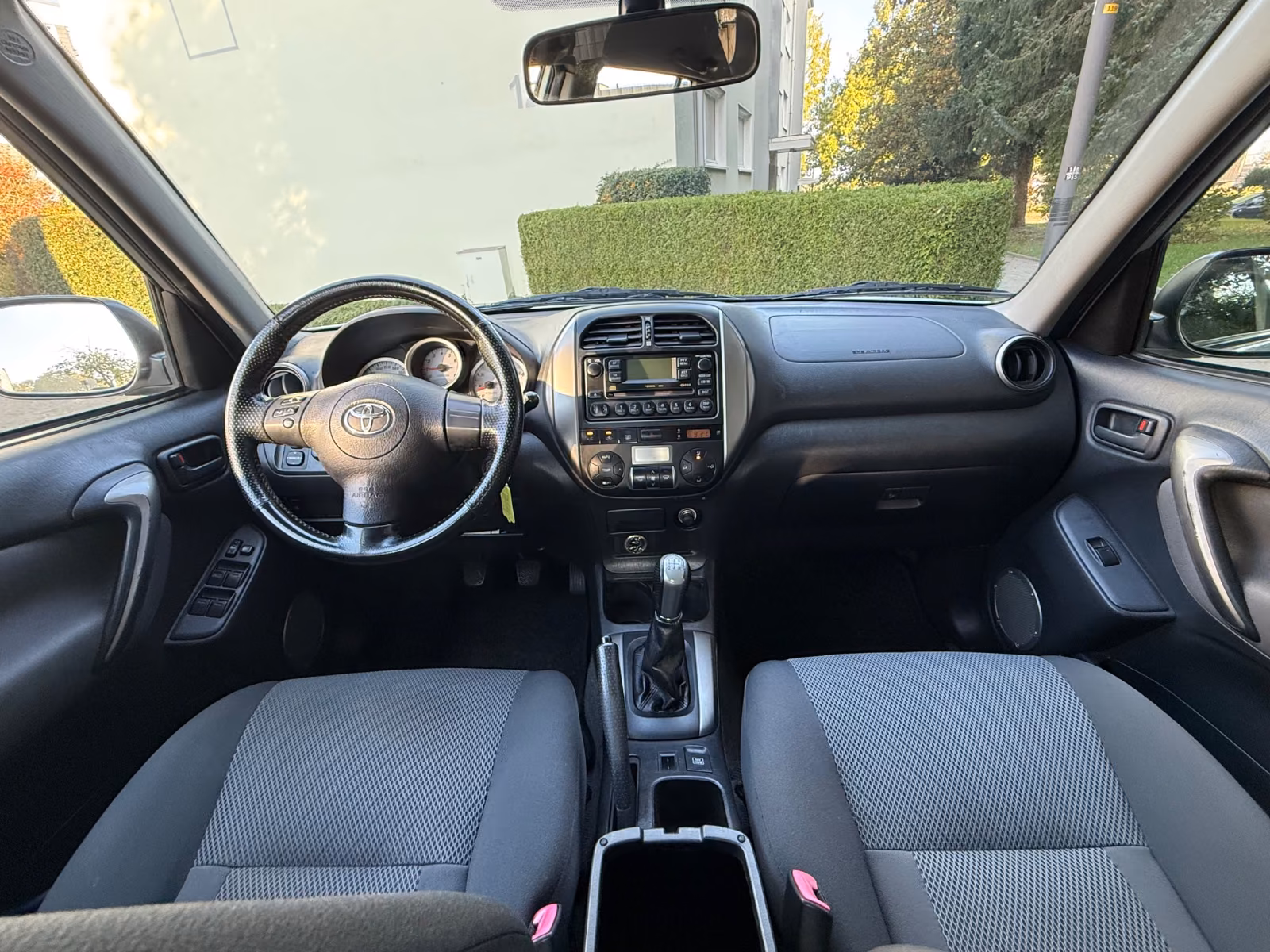 Toyota RAV4 2.0 VVT-i 150 ch 4x4 Sol • 5 portes • Clim auto • Attelage • Jantes 16"
