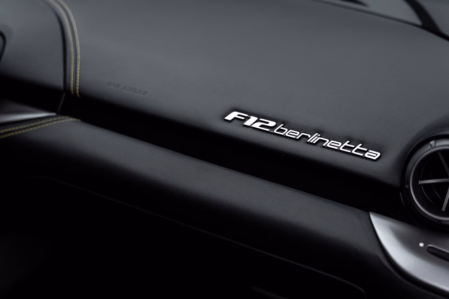 Ferrari F12 Berlinetta V12 740 ch • Nero Daytona • Sièges Daytona à mémoires • Lift • PPF • Freins Carbone/Céramique - Son JBL