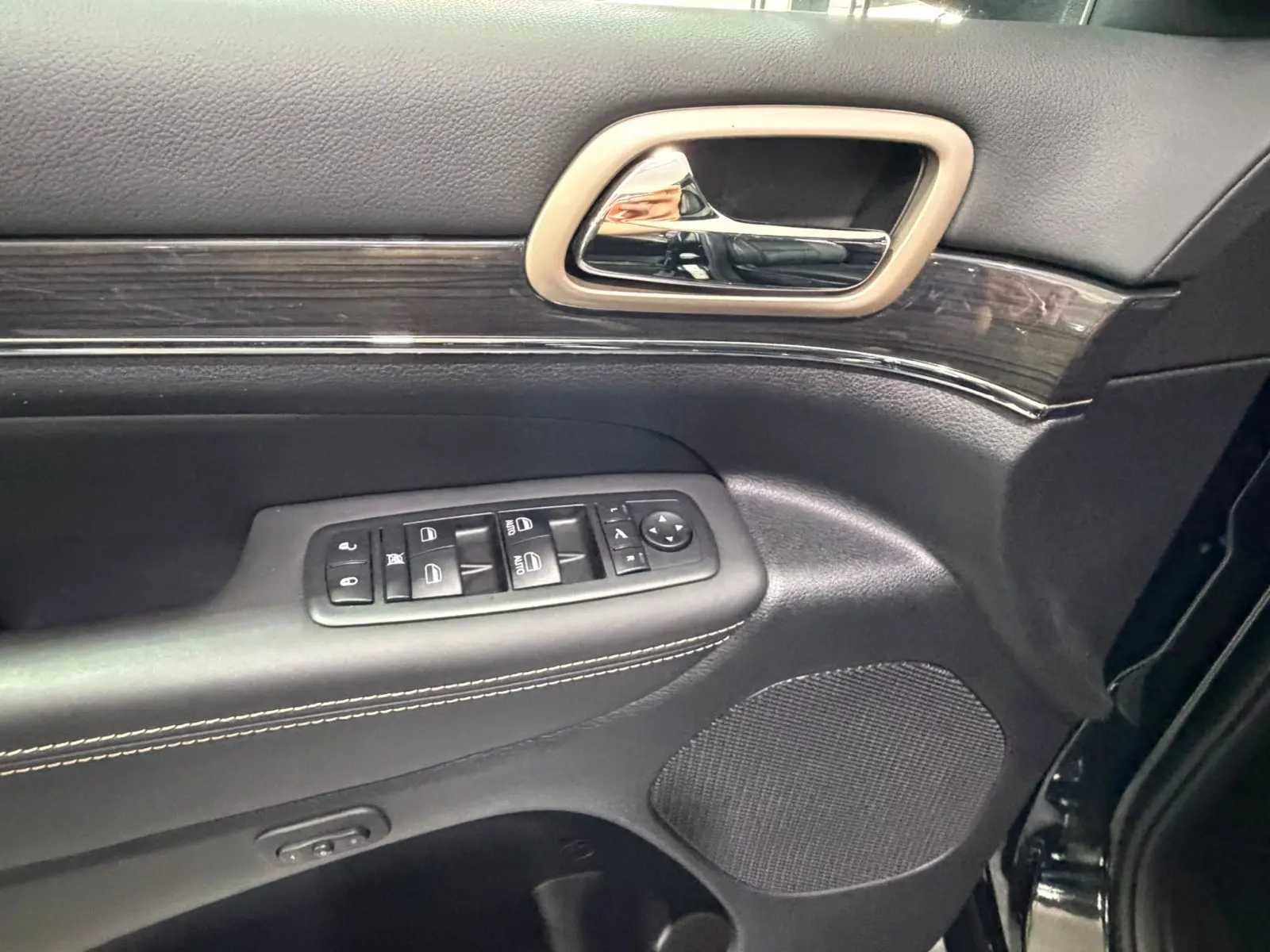 JEEP GRAND CHEROKEE | 241 ch | 4X4 | BVA |3.0 CRD OVERLAND | GPS | CUIR