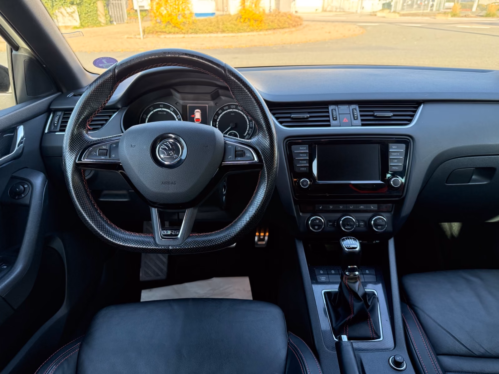 SKODA OCTAVIA COMBI RS 220CH - BVM - HAYON ÉLECTRIQUE - PACK SPORT - 127.450 KMS