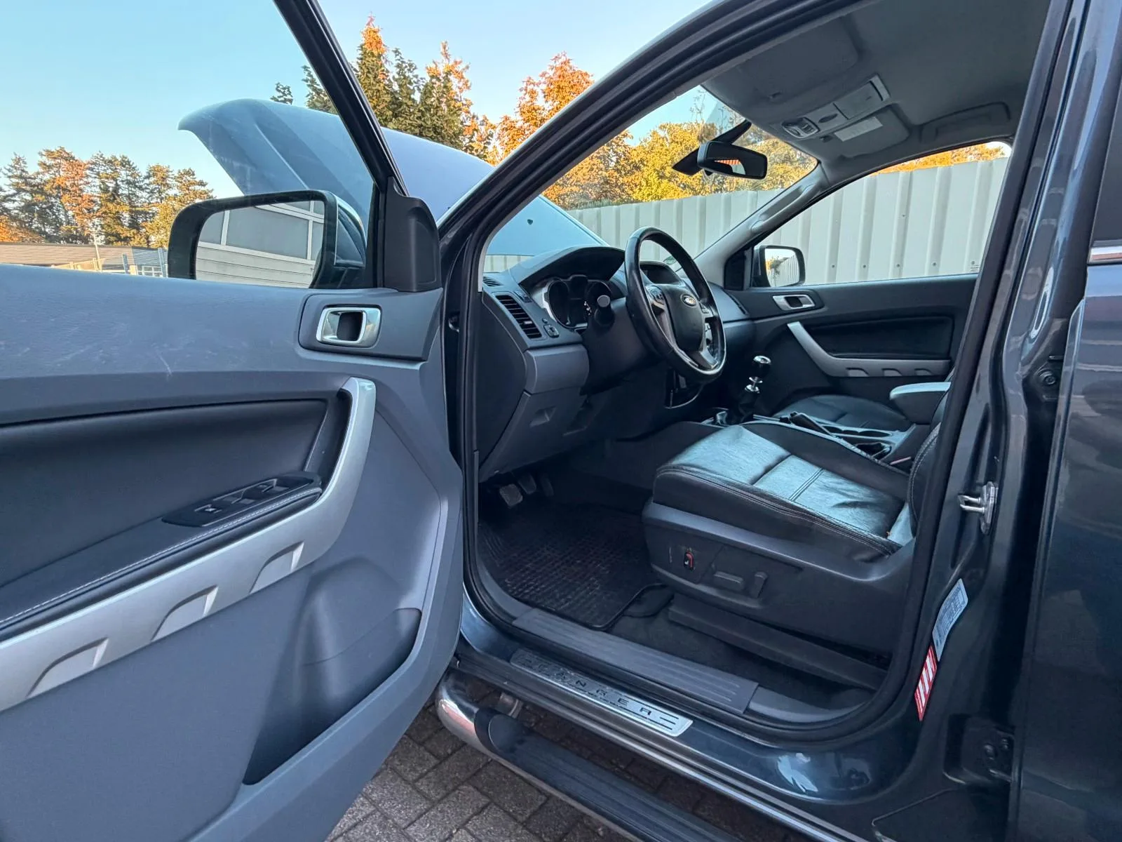 FORD RANGER LIMITED DOPPELKABINE 4X4*3,2 L TÜV 6-28* | BVM