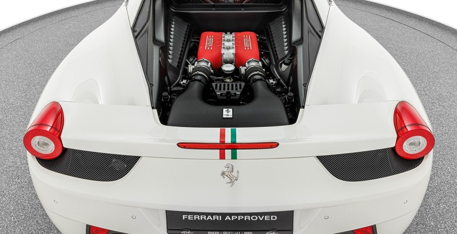 Ferrari 458 Italia V8 570 ch • Boîte F1 DCT • Baquets carbone • Pack Carbone • 48 000 km • Bianco Avus