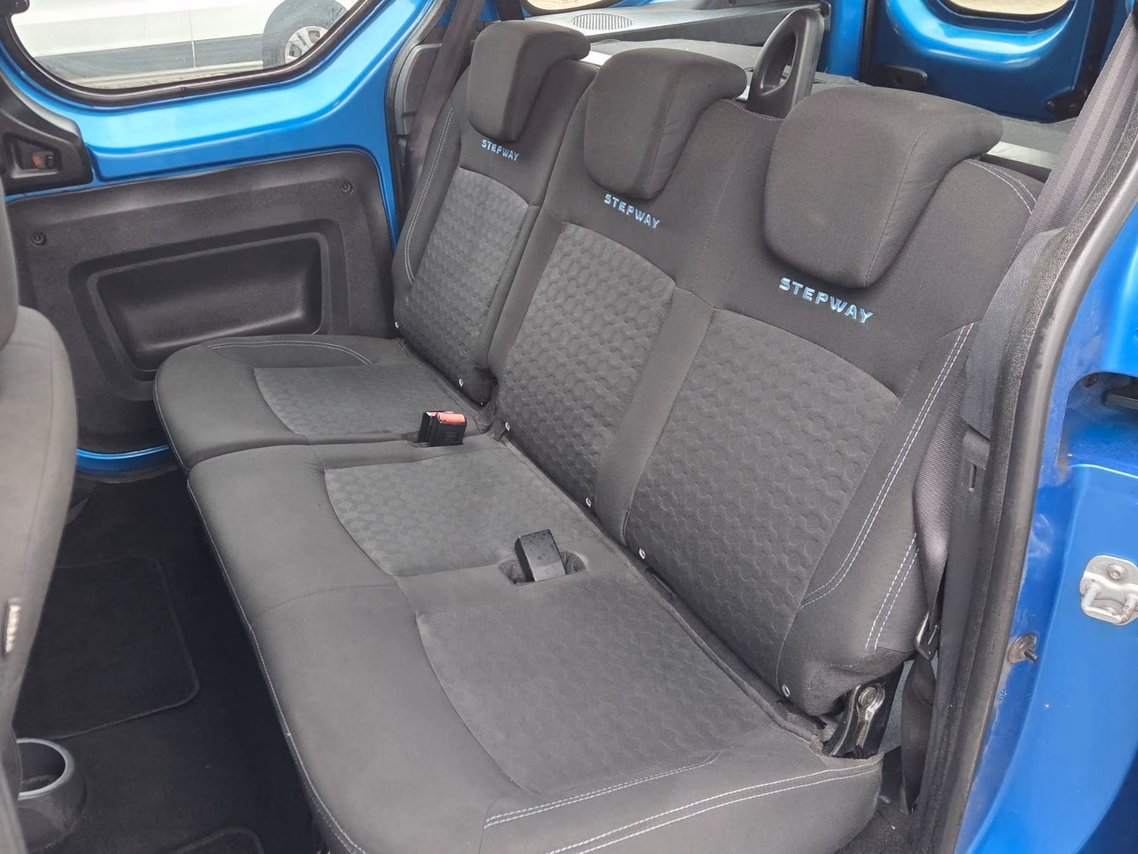 DACIA DOKKER STEPWAY 1.5 DCI / CLIMATISATION / RÉGULATEUR DE VITESSE | 90 ch | BVM | VOLANT EN CUIR