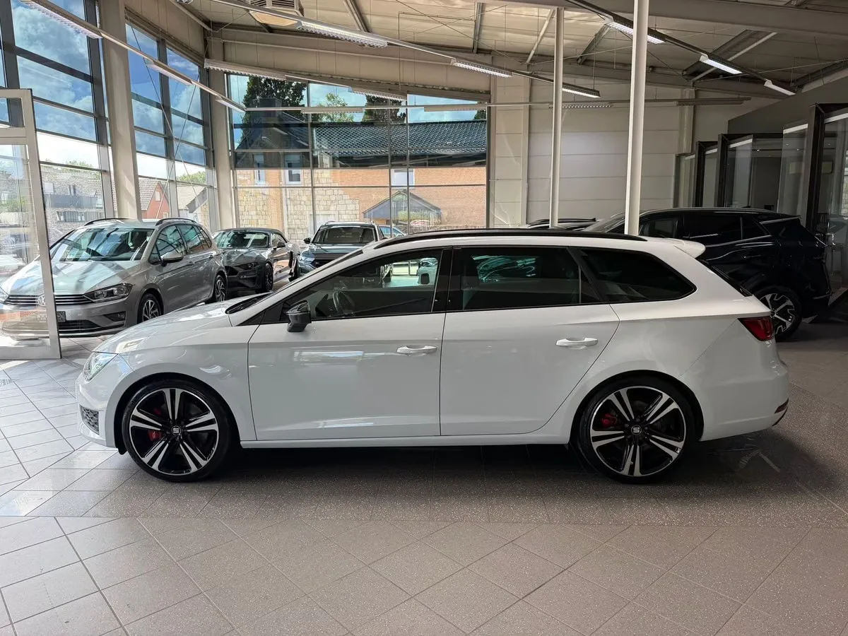 Seat Leon ST Cupra 290 ch • Boîte manuelle 6 • Toit pano • ACC • Caméras AV/AR • Cuir / Alcantara • DCC