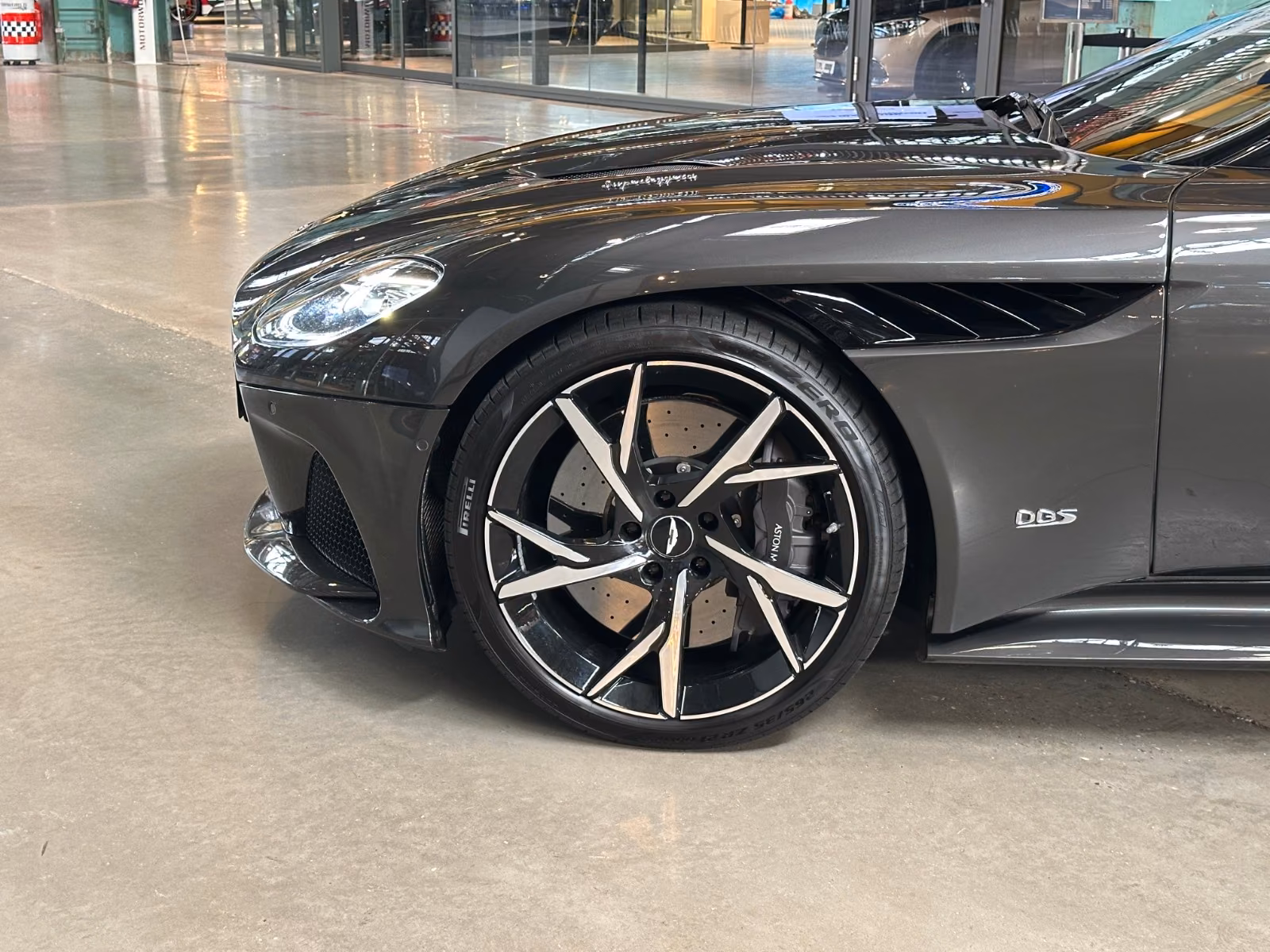 ASTON MARTIN DBS 5.2 V12 BITURBO SUPERLEGGERA - 725 ch - 1ère main