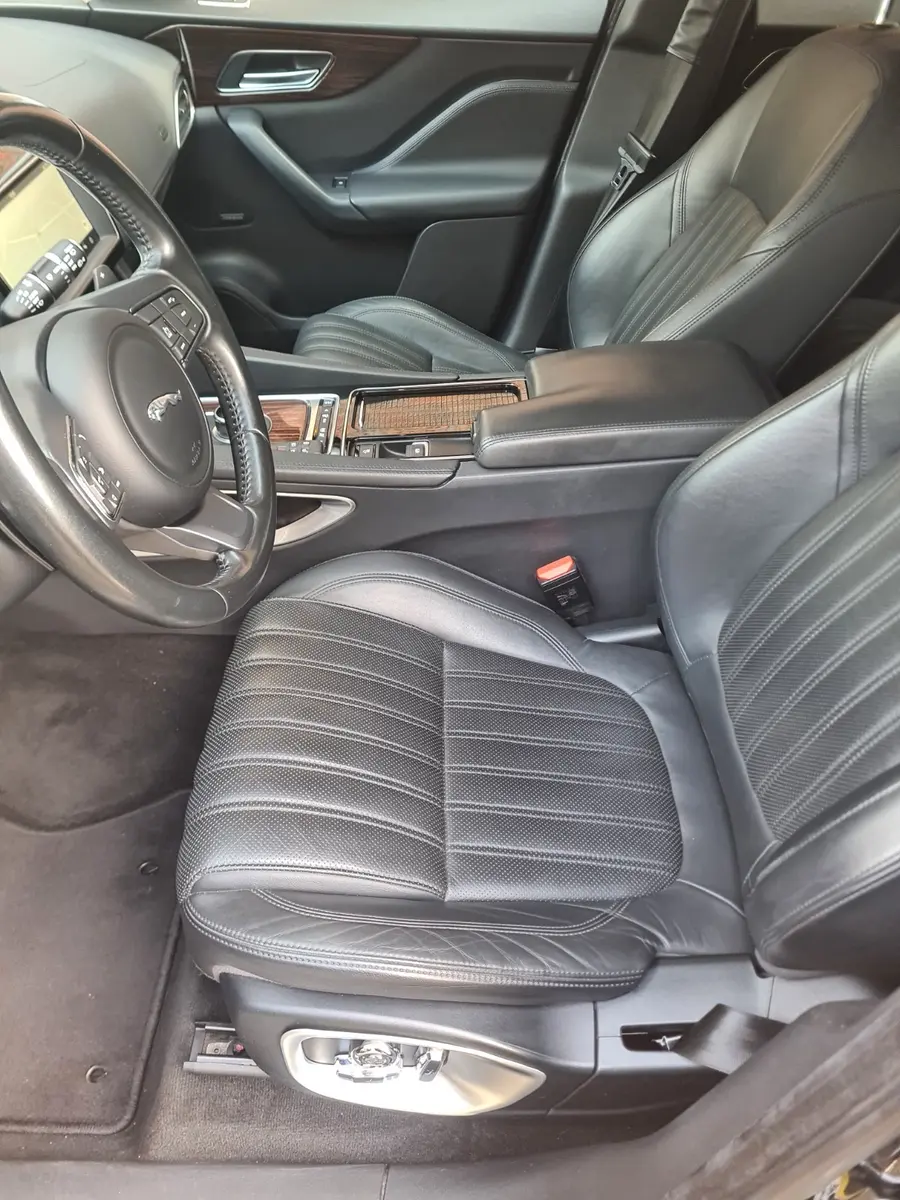 JAGUAR F-PACE PORTFOLIO AWD